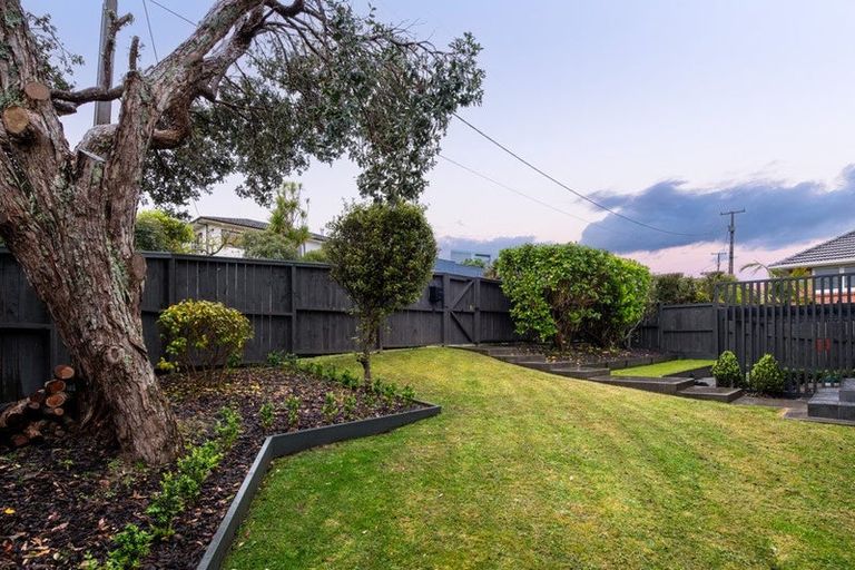 Photo of property in 7b Gulf Road, Murrays Bay, Auckland, 0630