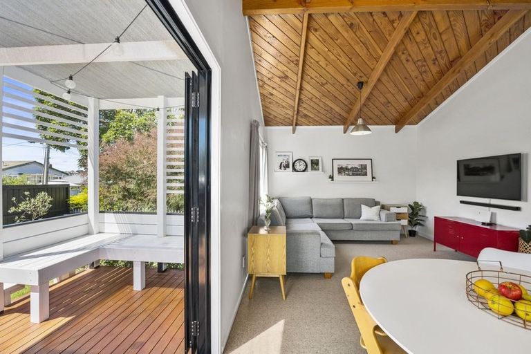 Photo of property in 1/1 Evan Street, Belmont, Auckland, 0622