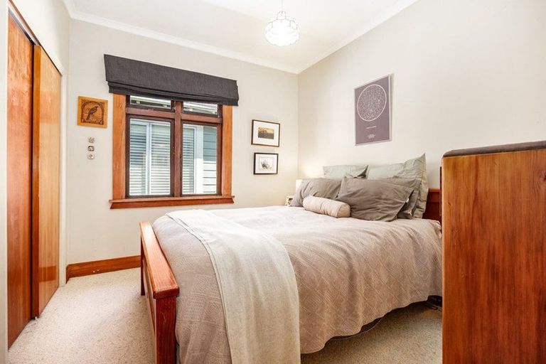 Photo of property in 56 View Road, Houghton Bay, Wellington, 6023