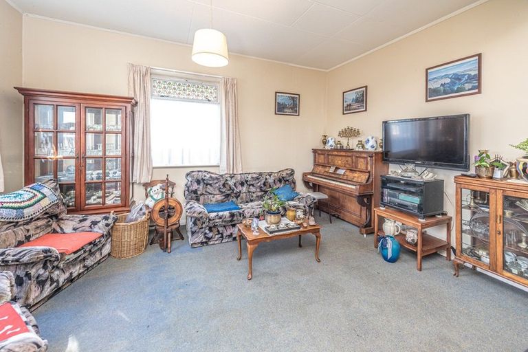 Photo of property in 26 Egmont Street, Castlecliff, Whanganui, 4501