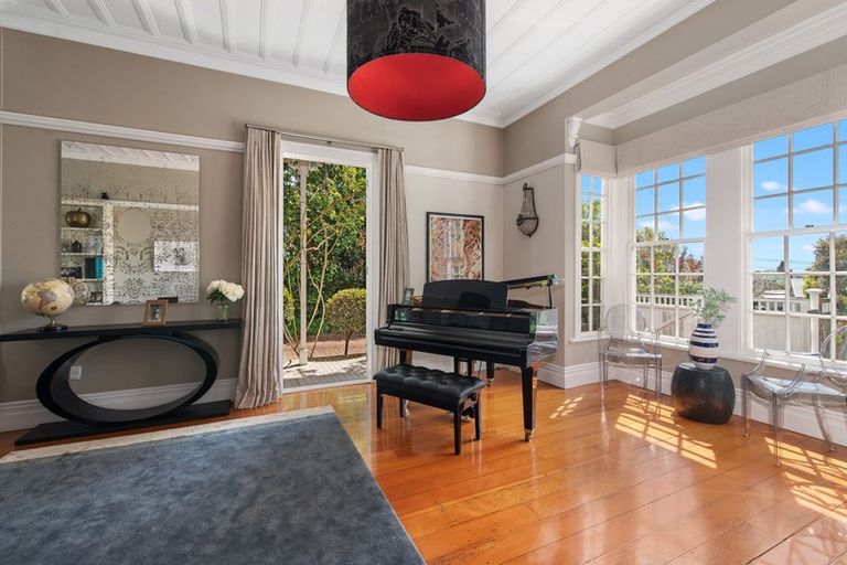 Photo of property in 52 Hinemoa Street, Birkenhead, Auckland, 0626