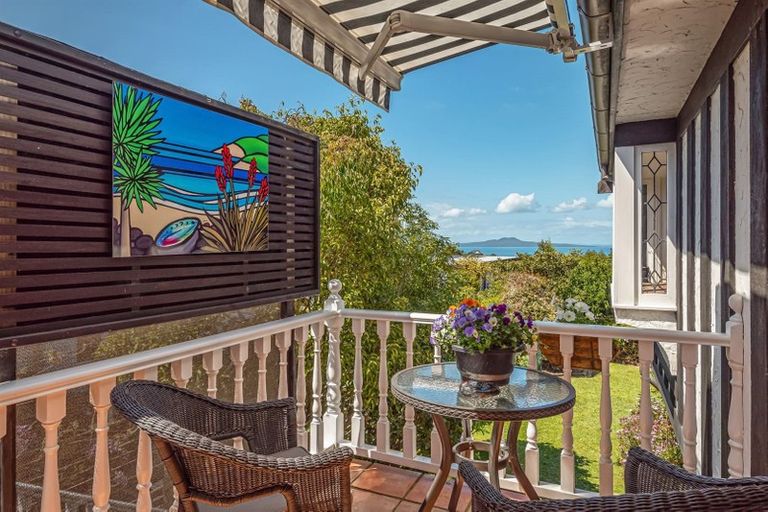 Photo of property in 2/12 Law Street, Torbay, Auckland, 0630