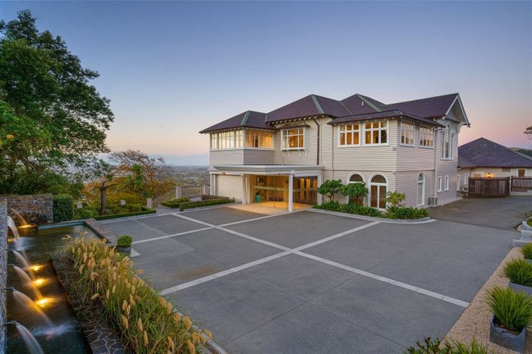 Photo of property in 141 Hackthorne Road, Cashmere, Christchurch, 8022