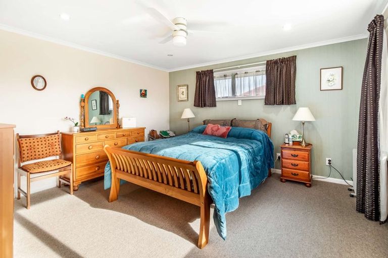 Photo of property in 11 Cleveland Heights, Kelvin Grove, Palmerston North, 4414
