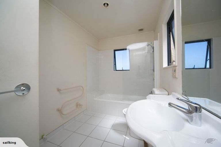 Photo of property in 9 Butia Avenue, Henderson, Auckland, 0612