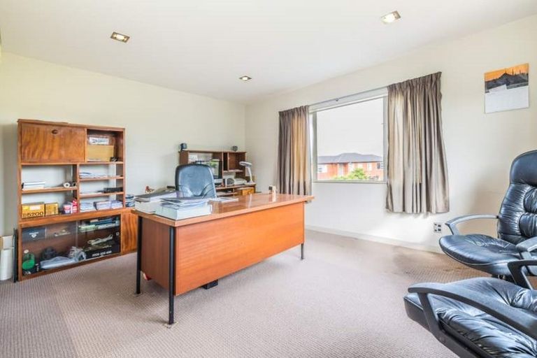 Photo of property in 15 Mana Lane, Pinehill, Auckland, 0632