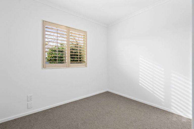 Photo of property in 18 Oxford Street, Fairfield, Hamilton, 3214