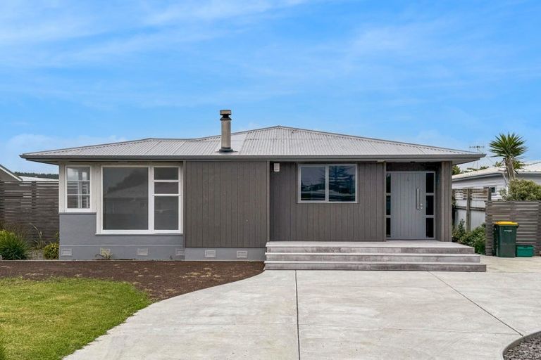 Photo of property in 12 Hart Street, Foxton Beach, Foxton, 4815