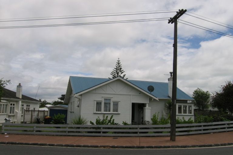 Photo of property in 10 Pasadena Avenue, Point Chevalier, Auckland, 1022