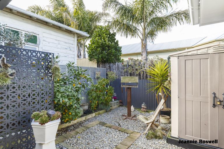 Photo of property in 16 Carow Street, Palmerston North, 4410