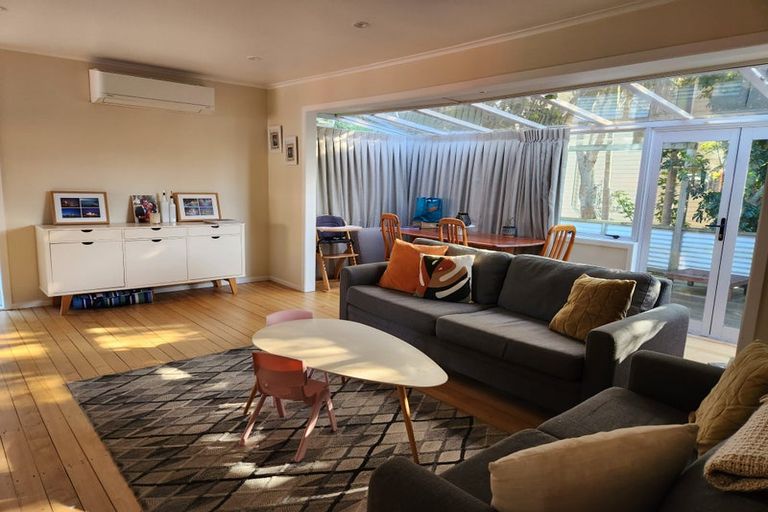 Photo of property in 2/484 East Coast Road, Windsor Park, Auckland, 0630