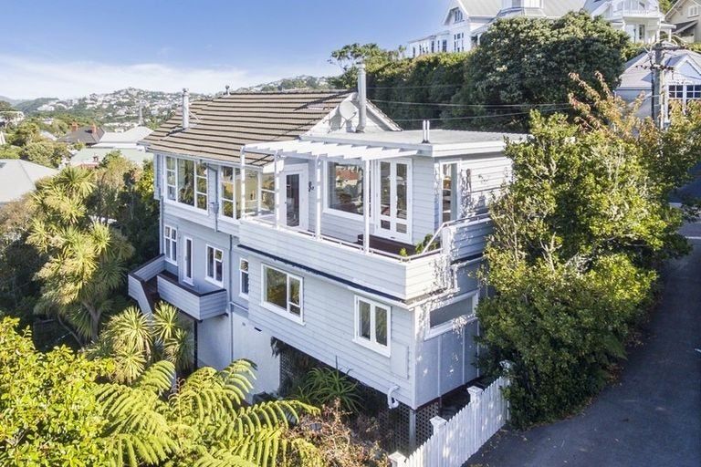 Photo of property in 22 Fairview Crescent, Kelburn, Wellington, 6012