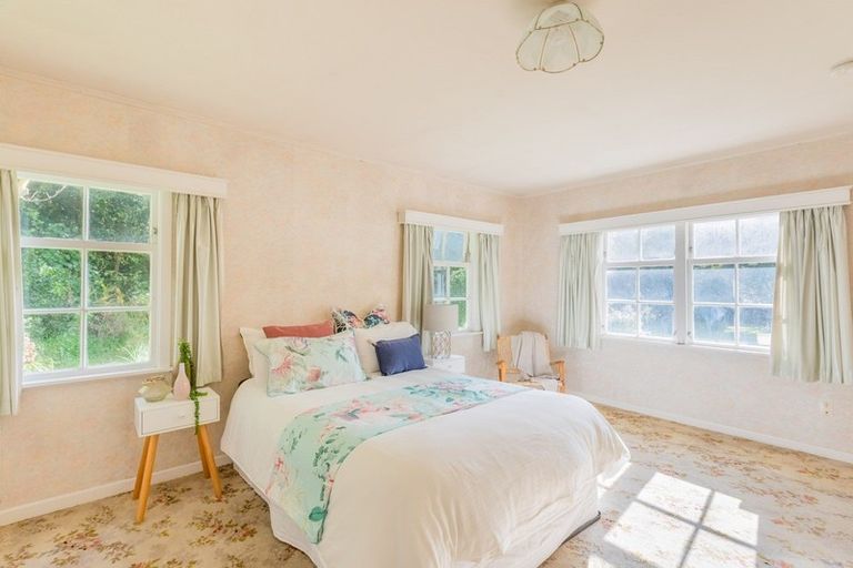 Photo of property in 27 Renown Road, Raumati South, Paraparaumu, 5032