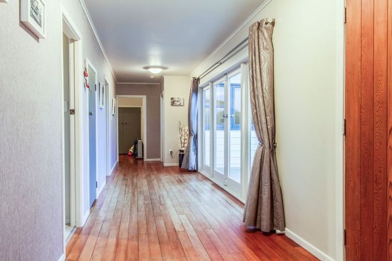 Photo of property in 1/22 Waimumu Road, Massey, Auckland, 0614