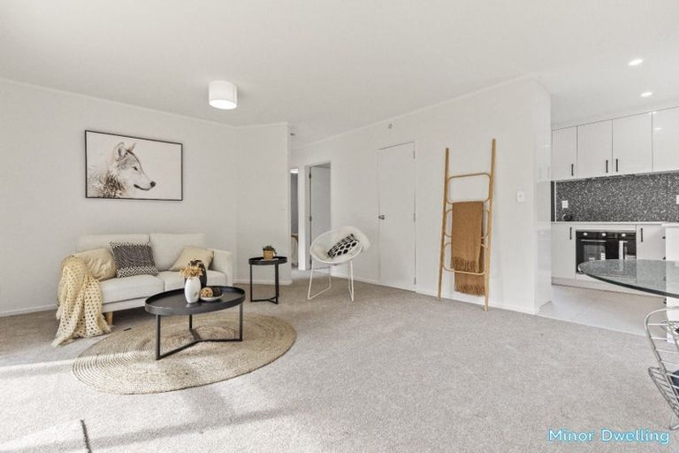 Photo of property in 8 Kupari Place, Totara Vale, Auckland, 0629