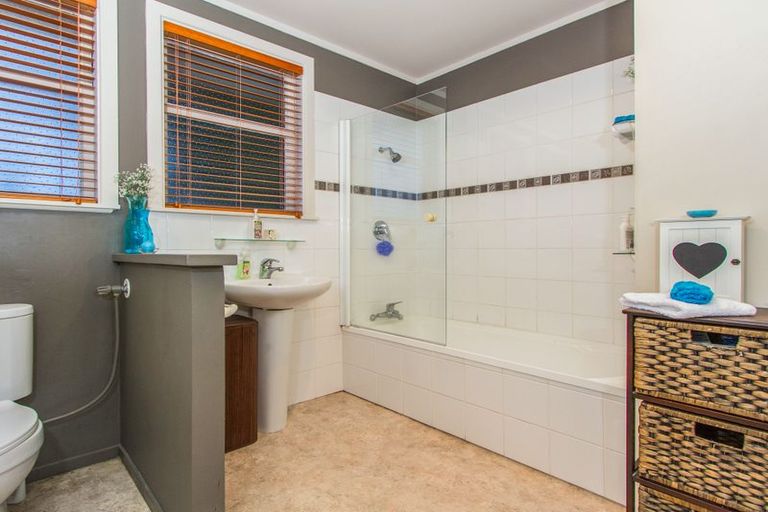 Photo of property in 1/22 Waimumu Road, Massey, Auckland, 0614