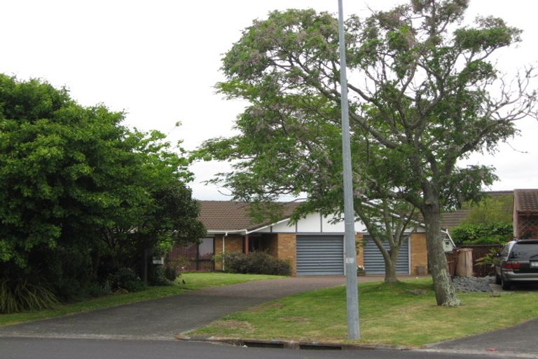 Photo of property in 10 Donegan Place, Conifer Grove, Takanini, 2112