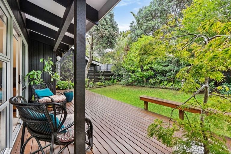 Photo of property in 1/41 Ravenwood Drive, Forrest Hill, Auckland, 0620