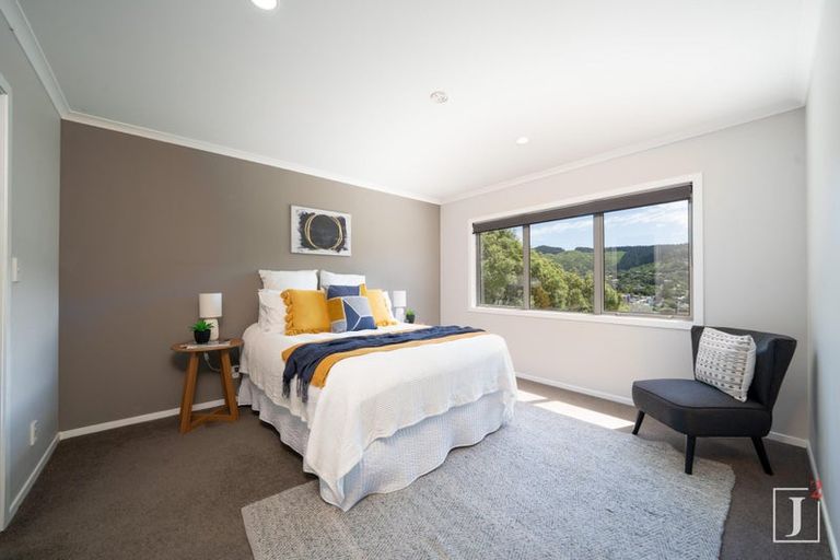 Photo of property in 19 Court Road, Tawa, Wellington, 5028