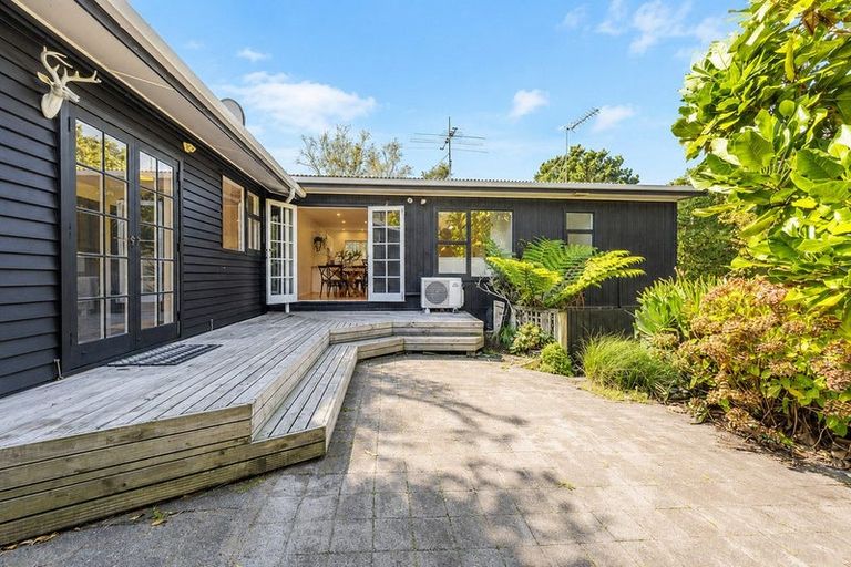 Photo of property in 44 Kahu Road, Paremata, Porirua, 5024