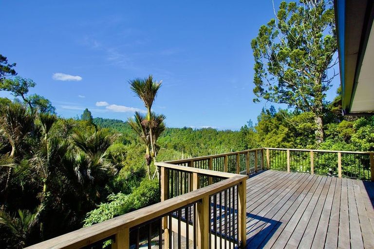Photo of property in 14 Tinopai Road, Titirangi, Auckland, 0604