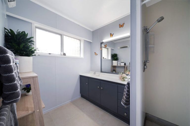 Photo of property in 1/33 Matuhi Rise, Henderson, Auckland, 0612