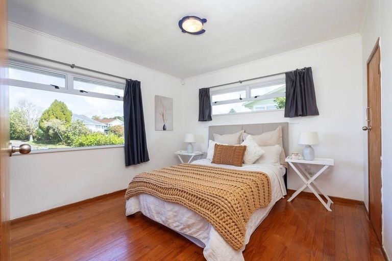 Photo of property in 78 Divich Avenue, Te Atatu South, Auckland, 0610