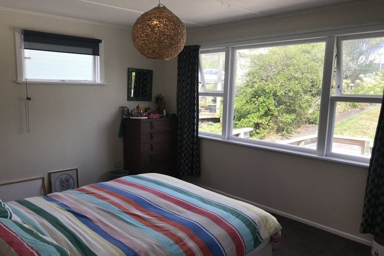 Photo of property in 32 Lynda Avenue, Paparangi, Wellington, 6037