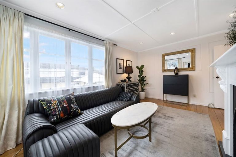 Photo of property in 19 Blacklock Avenue, Henderson, Auckland, 0612