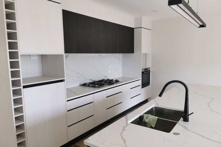 Photo of property in 10 Taurikura Way, Fairview Heights, Auckland, 0632