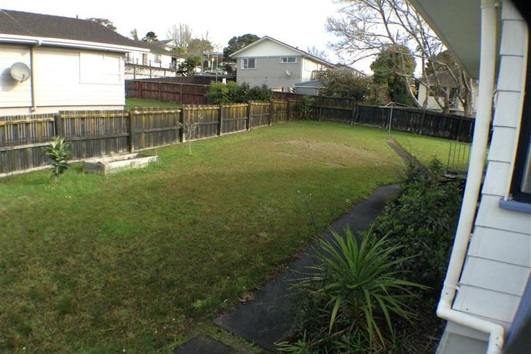 Photo of property in 11 Santiago Crescent, Unsworth Heights, Auckland, 0632