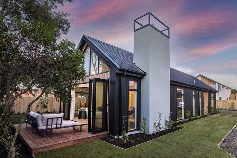 Photo of property in 112 Paparoa Street, Papanui, Christchurch, 8053