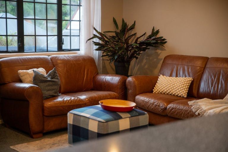 Photo of property in 154a Newlands Road, Newlands, Wellington, 6037