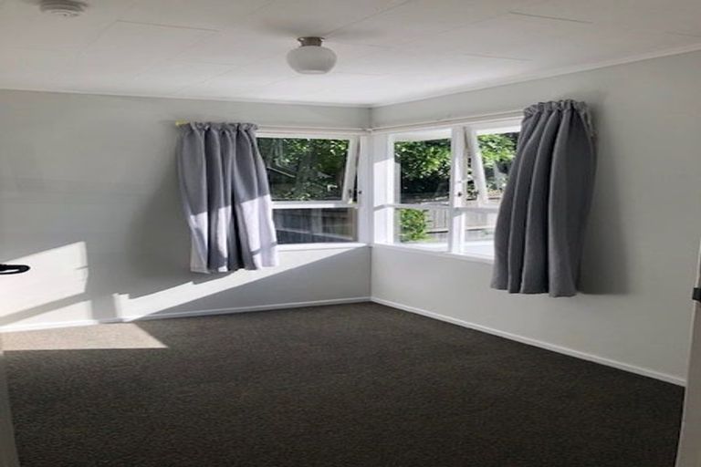 Photo of property in 44 Gossamer Drive, Pakuranga Heights, Auckland, 2010