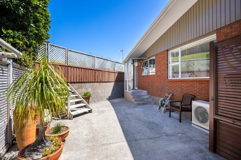 Photo of property in 19 Port View Crescent, Moturoa, New Plymouth, 4310