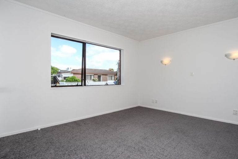 Photo of property in 8/39 Swanson Road, Henderson, Auckland, 0610