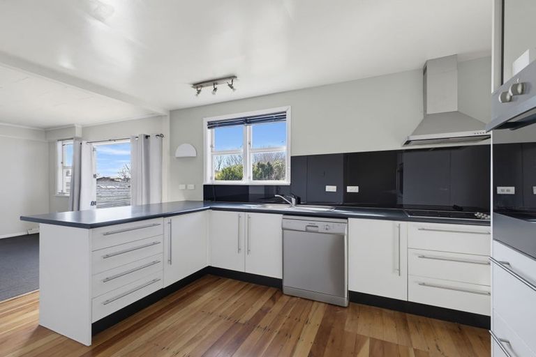 Photo of property in 5 Mayfair Place, Westown, New Plymouth, 4310