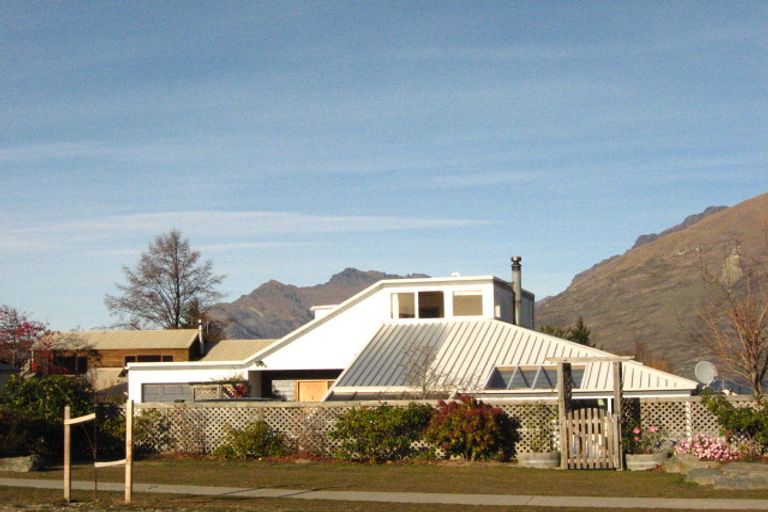 Photo of property in 5 Poplar Drive, Kelvin Heights, Queenstown, 9300