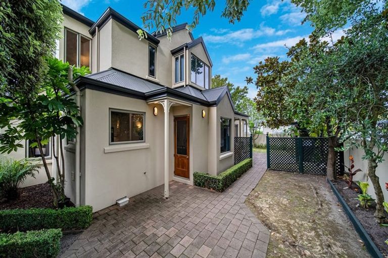 Photo of property in 124 Springfield Road, St Albans, Christchurch, 8014