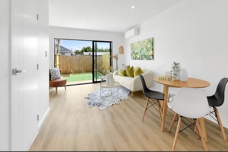 Photo of property in 5/9 Flanshaw Road, Te Atatu South, Auckland, 0610