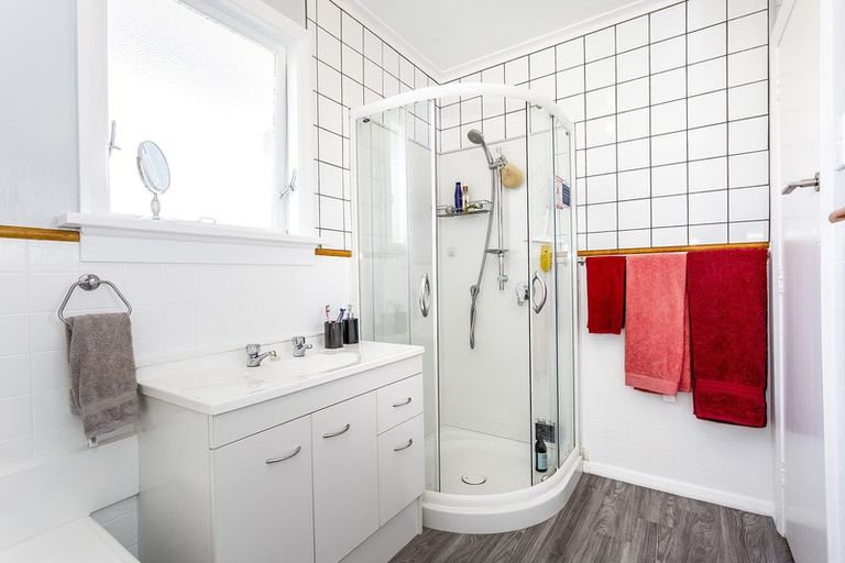 Photo of property in 1 Glendevon Place, Vauxhall, Dunedin, 9013