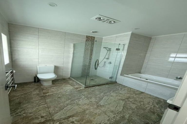 Photo of property in 11 Lake Pupuke Drive, Takapuna, Auckland, 0622