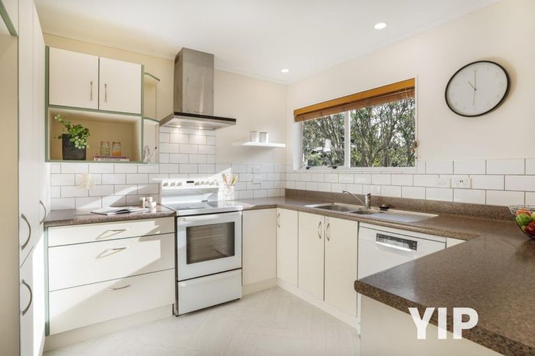 Photo of property in 4 Curacao Place, Grenada Village, Wellington, 6037