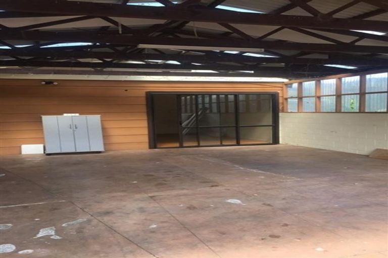 Photo of property in 386 Henderson Valley Road, Henderson Valley, Auckland, 0612