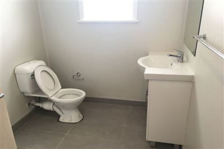 Photo of property in 30 Fruitvale Road, New Lynn, Auckland, 0600