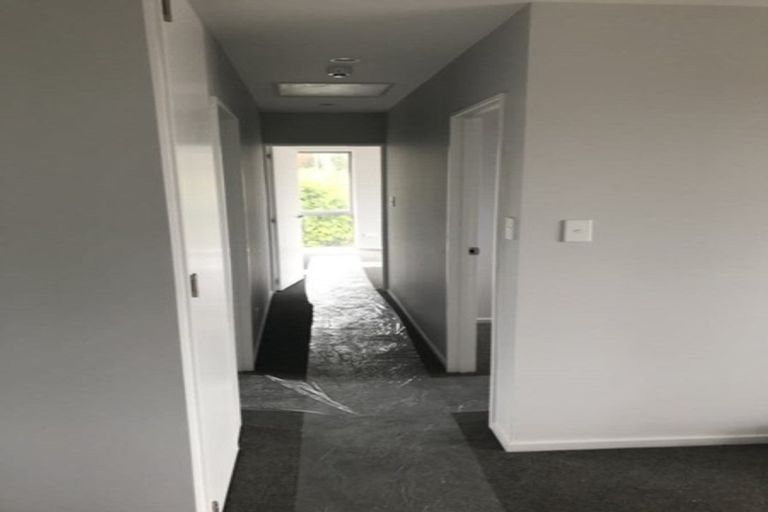Photo of property in 32 Roxborough Place, East Tamaki Heights, Auckland, 2016