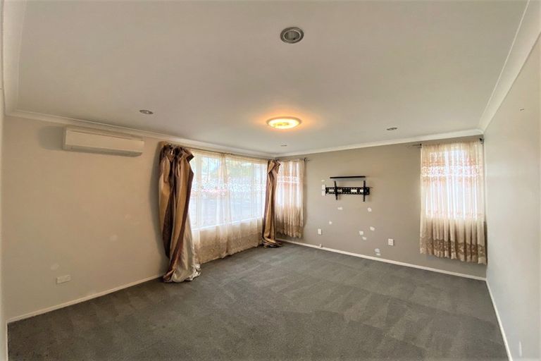 Photo of property in 37 Amberley Avenue, Te Atatu South, Auckland, 0610