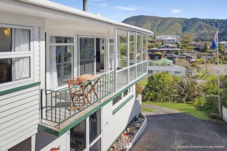 Photo of property in 10 Seaview Crescent, Picton, 7220