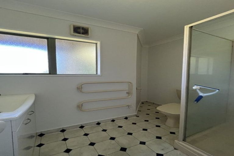 Photo of property in 14 Pekanga Road, Normandale, Lower Hutt, 5010