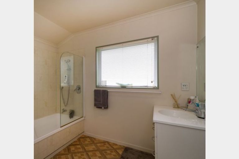 Photo of property in 28 Hoyte Place, Pukehangi, Rotorua, 3015